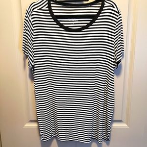 Black and white stripe tee